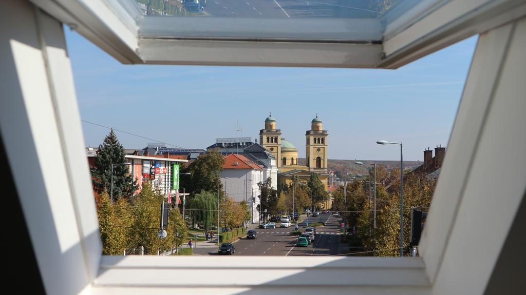 Éger Apartman Esterno foto